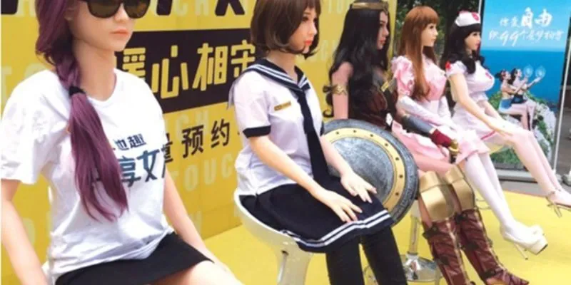 2 nữ sinh lớp 7