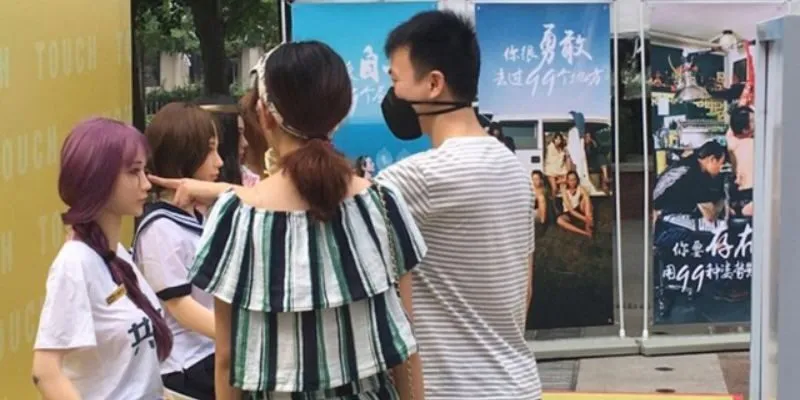 2 nữ sinh lớp 7